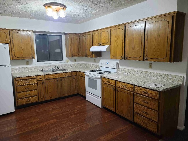 Building Photo - 248 Dale Dr