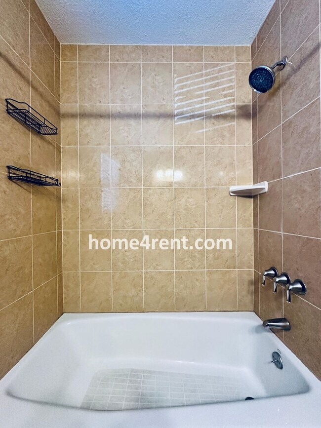 Building Photo - Beautifully Updated Home in Prime Overland...