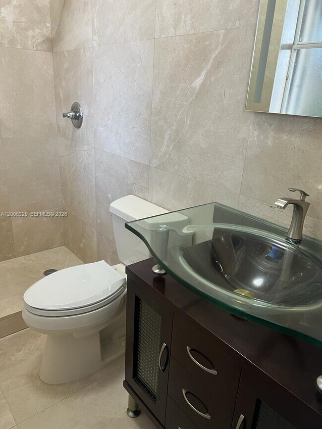 Building Photo - 2534 Poinciana Dr