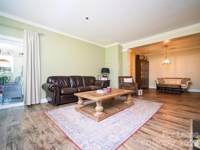 Building Photo - 5609 Fairview Rd