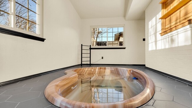 Building Photo - Fully furnished 3/2 Ardmore Highly Desired Neighborhood in ARDMORE