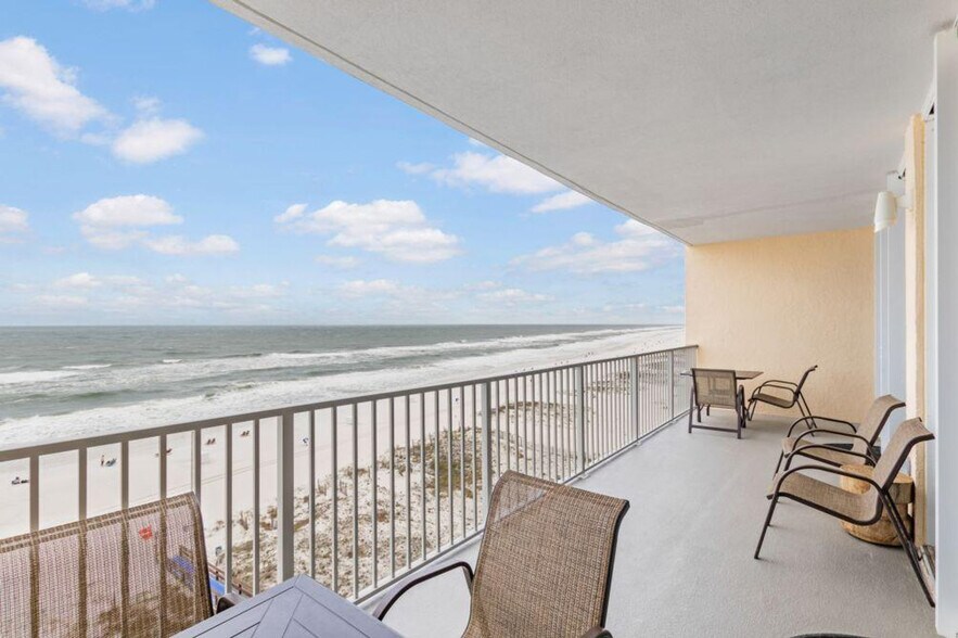 Building Photo - 365 E Beach Blvd