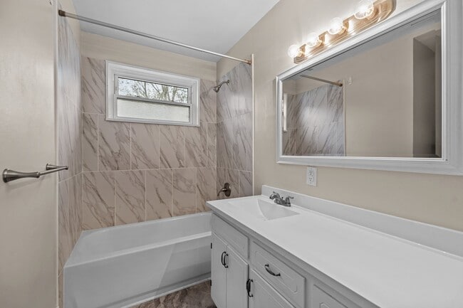 Building Photo - 205 Fieldstone Cir