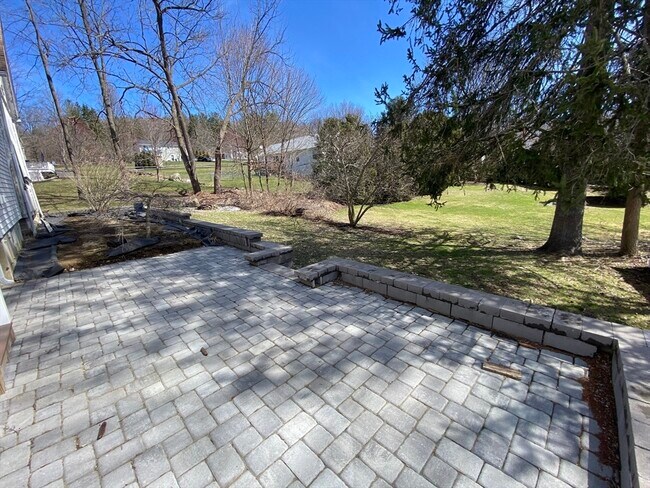 Building Photo - 74 Moore Ave