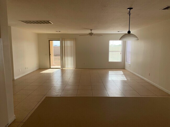 Building Photo - Affordable 5 Bedroom Living in Growing Maricopa