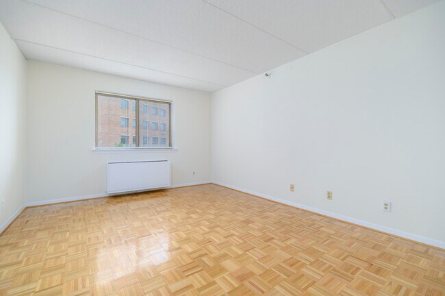 Building Photo - 143 Hoyt St