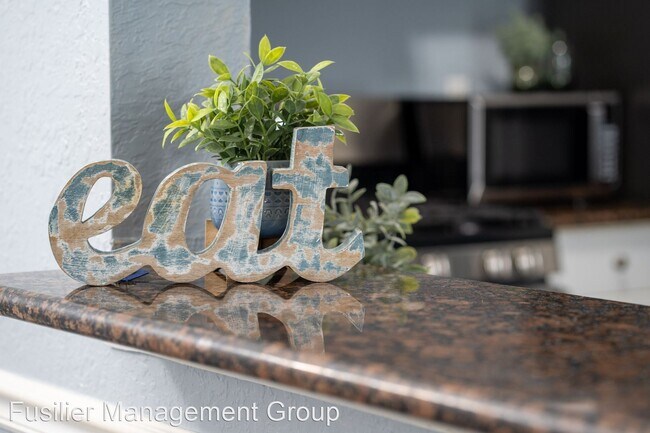 Building Photo - 2 br, 2 bath House - 3349 S Kirkman Rd. # ...