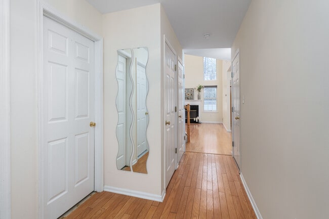 Building Photo - 610 Bollen Ct