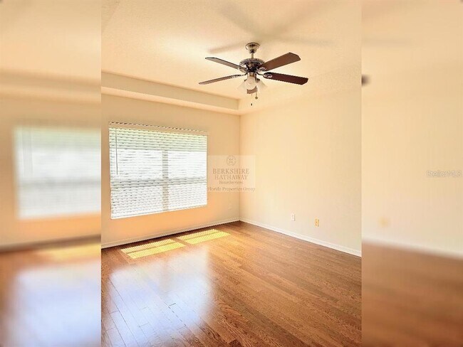 Building Photo - 7851 Foxgrove Dr