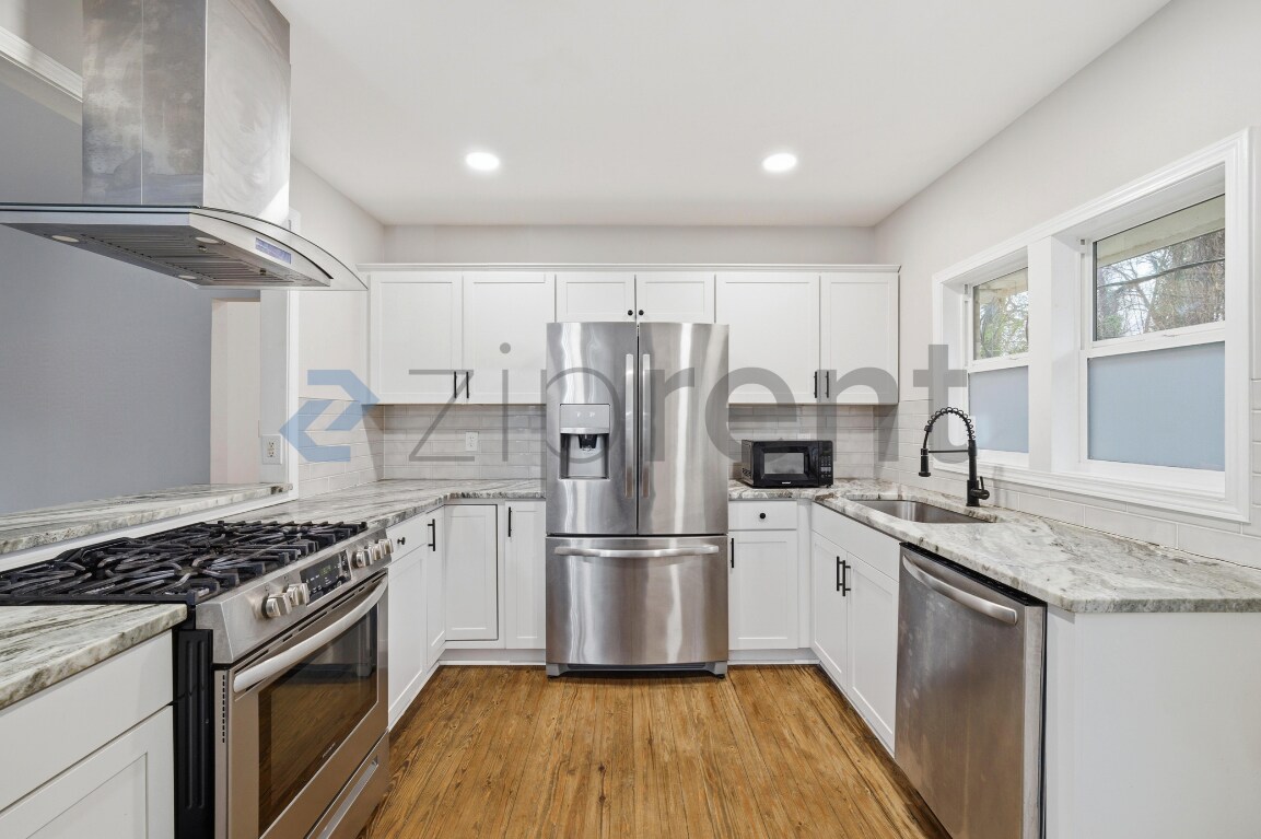 Building Photo - 1788 Broadwell St SW