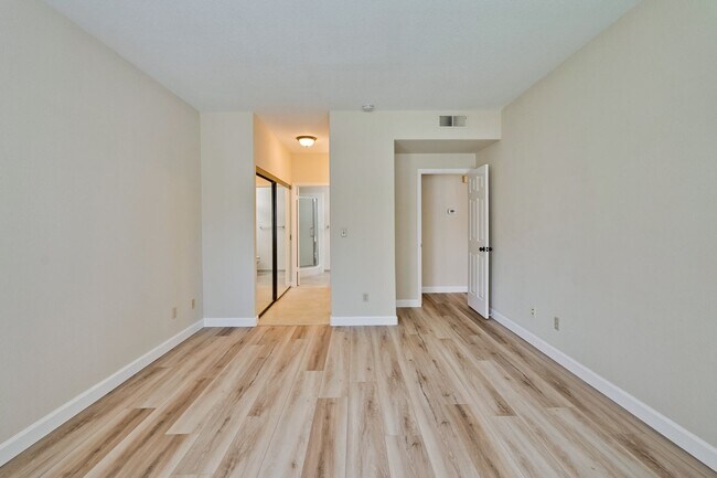 Building Photo - 2/2 Downstairs Unit in Desirable Park Alma...