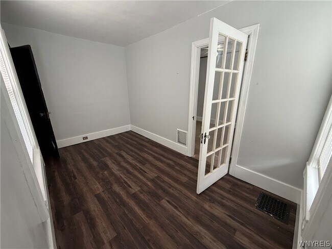 Building Photo - 1035 Oliver St