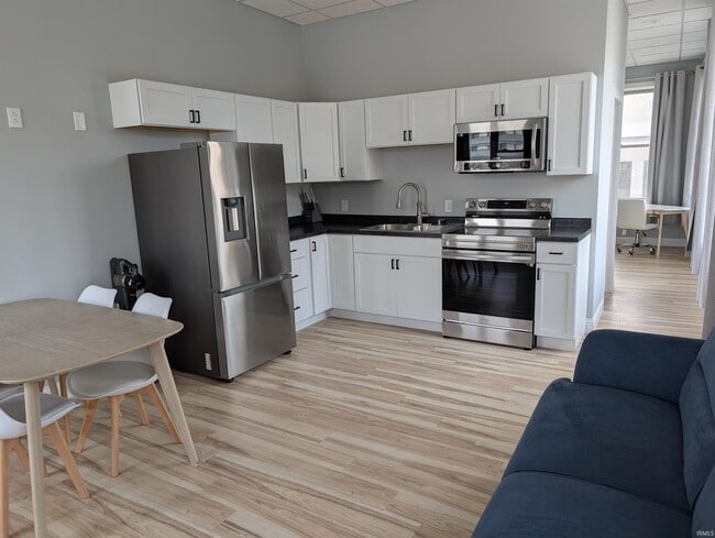 Building Photo - 300 N Union St