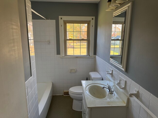 Building Photo - 204 Tidewater St