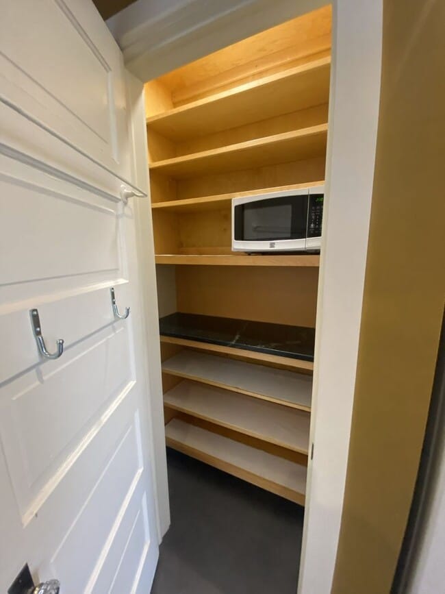 Building Photo - 125 N 9th Ave E