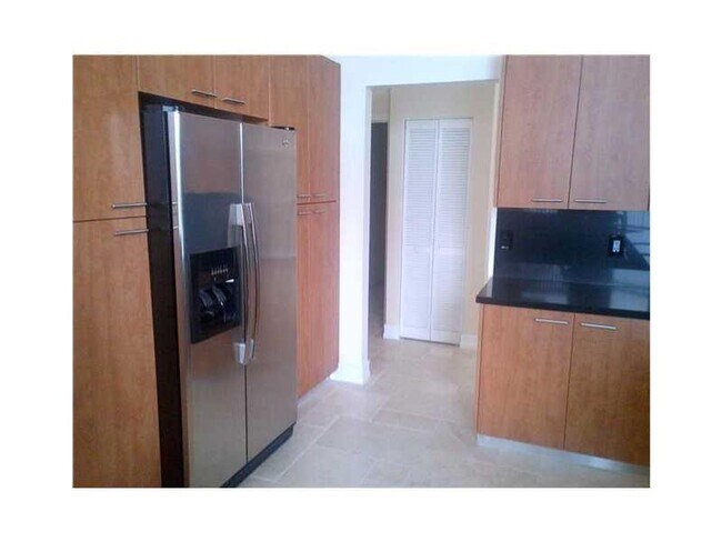 Building Photo - 2653 Oakbrook Dr