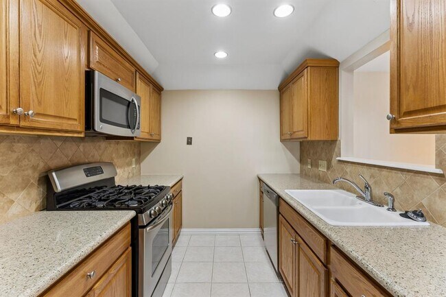 Building Photo - 8340 Fathom Cir