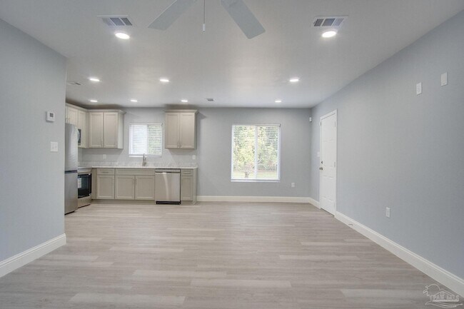 Building Photo - 114 Altamont Rd