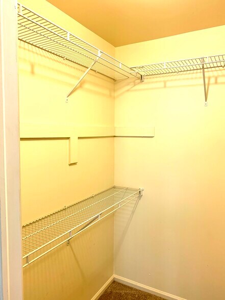 Building Photo - 1109 Foxmeadow Dr