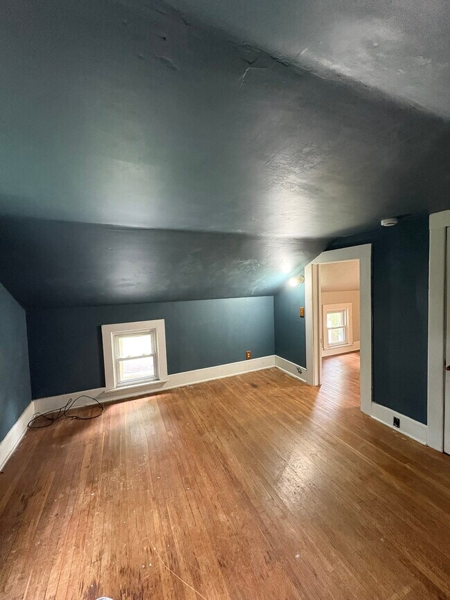 Building Photo - 825 Burr Oak St