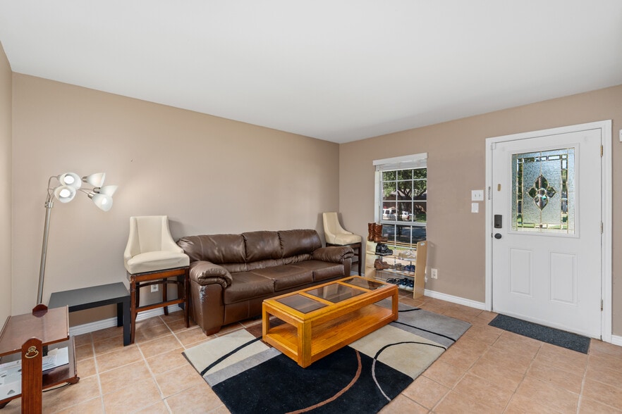 Building Photo - 3384 P Ave