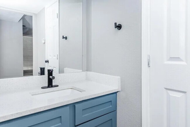 Building Photo - 4400 Memorial Dr