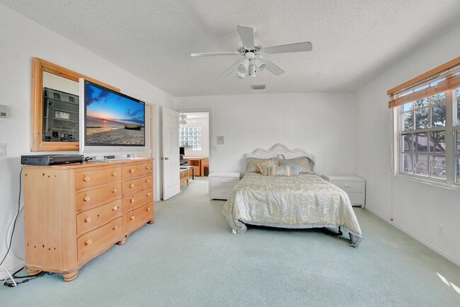 Building Photo - 23088 Via Stel