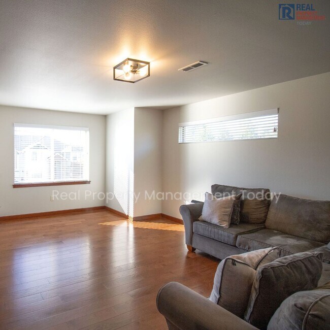 Building Photo - 4 Bedroom House in Puyallup! (Virtual Tour...