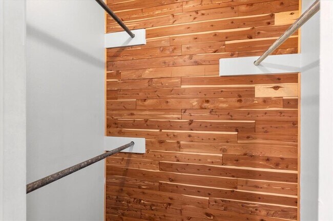 Building Photo - 910 Duncan Ln