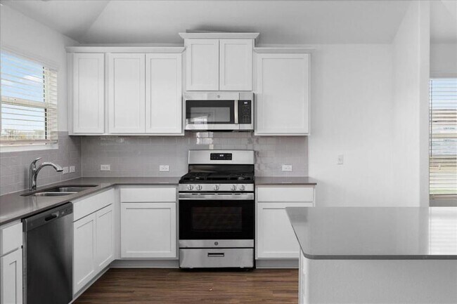Building Photo - 329 Escondido Cir