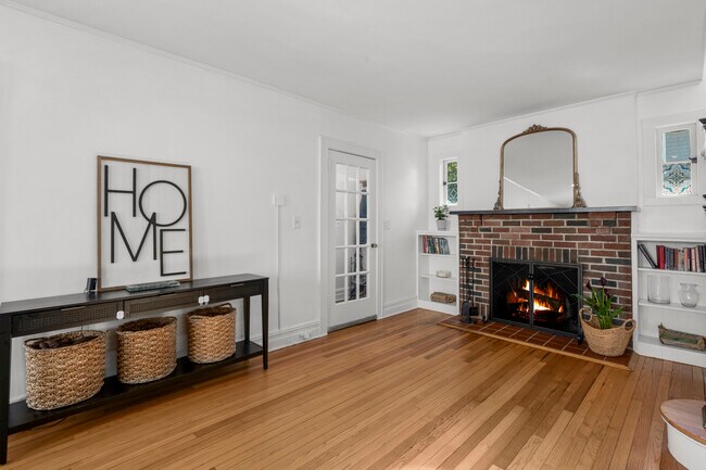 Building Photo - 217 Soundview Ave