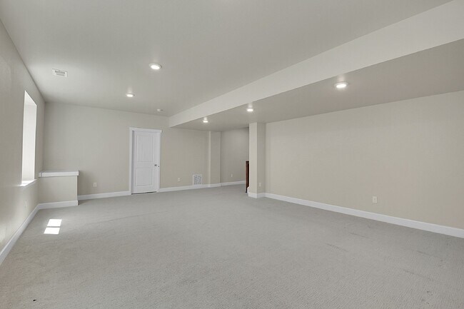 Building Photo - $2,895.00 - $500 OFF First Month's Rent - ...
