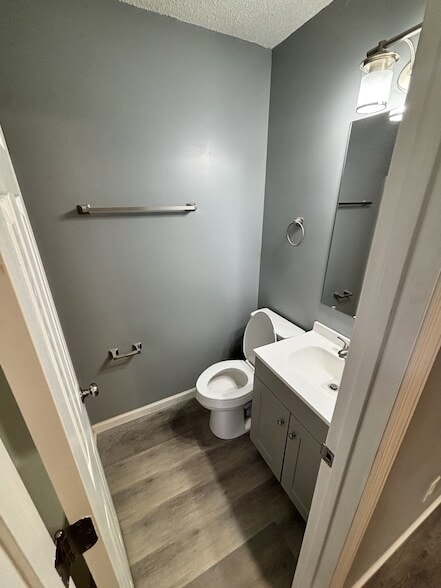 Building Photo - 3421 Meadow Ct