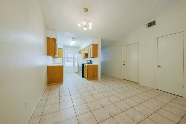 Building Photo - 8810 Piney Point Dr