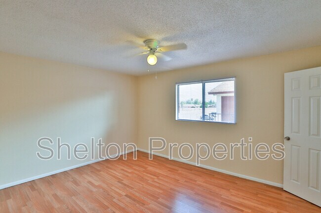Building Photo - 860 E Brown Rd