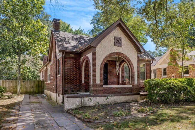 Building Photo - 3/2 fully updated with appliances included!