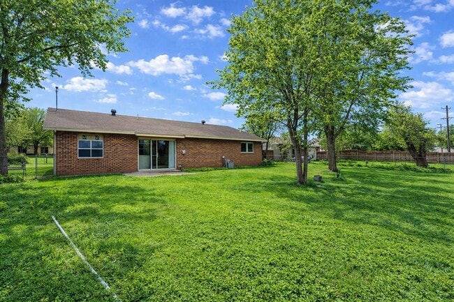 Building Photo - 130 Astoria Dr