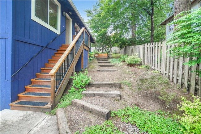Building Photo - 9506 SW 50th Ave