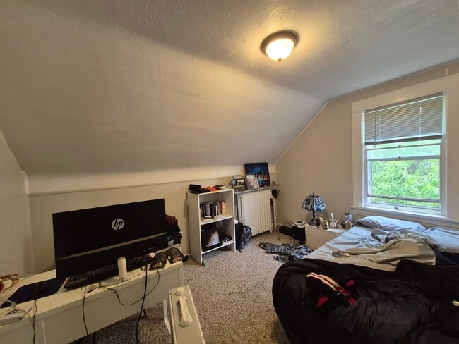Building Photo - Recently remodeled 4 bedroom house in St P...