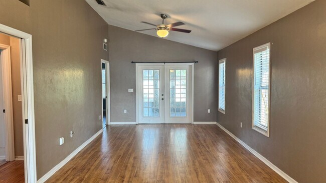 Building Photo - 2122 NE 39th Ave