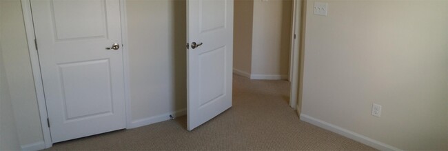 Building Photo - 22854 Yellow Oak Terrace