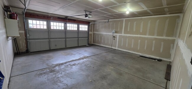 Building Photo - 414 Appletree Ct