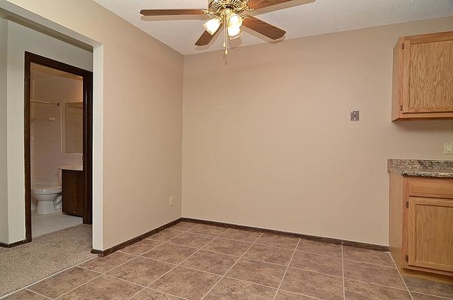 Dining Room - Wexford Commons Apartments