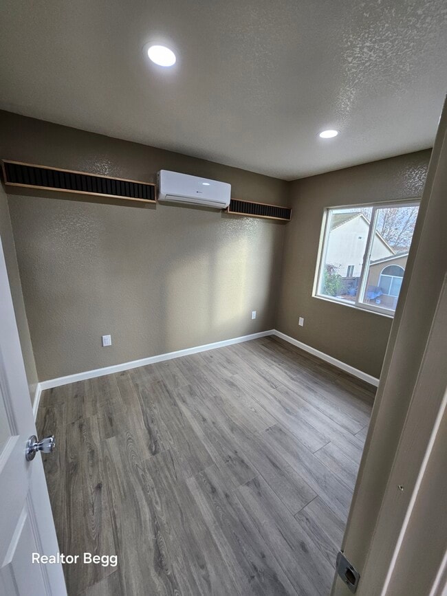 Building Photo - 2102 Black Rose Ln