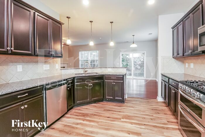 Building Photo - 2648 Kinmere Dr