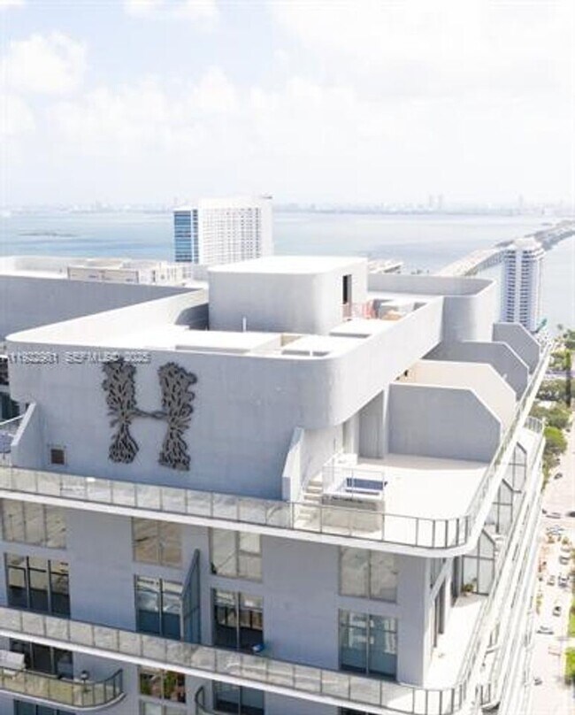 Building Photo - 121 NE 34th St