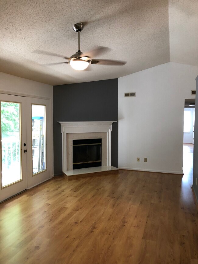 Building Photo - 3701 Cotswold Ter