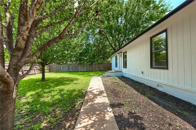 Building Photo - 6707 E Riverside Dr
