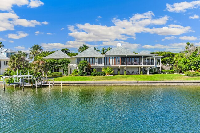 Building Photo - 1600 Treasure Ln