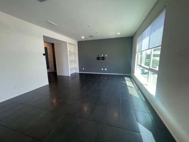 Building Photo - 1250 Abbey Ln